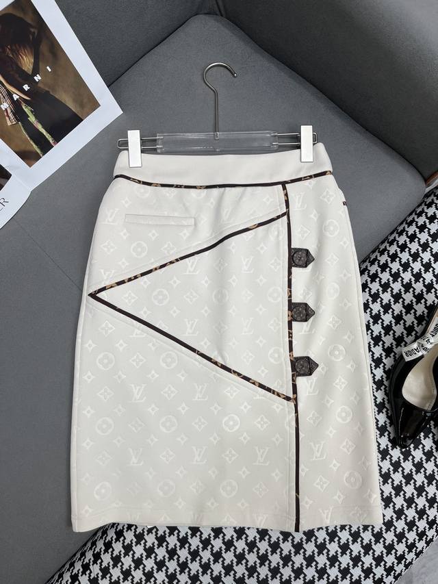 Louis Vuitto* 24Ss春夏新款半身裙 老花撞色线条装饰 A摆版型 时尚大方 两色三码sml